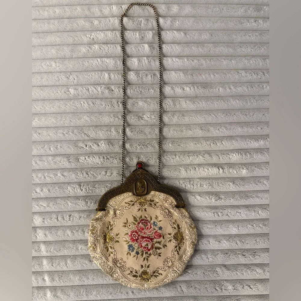 Floral Embroidered Vintage Purse - Picture 1 of 2